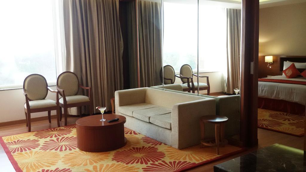 Country Inn & Suites By Radisson, 密拉特 外观 照片